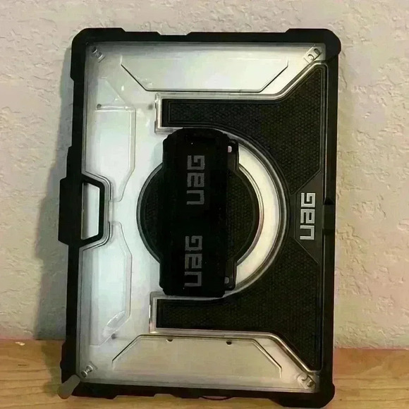 Microsoft, urban armor gear case, shoulder strap, and hand strap new, never used - Picture 4 of 6